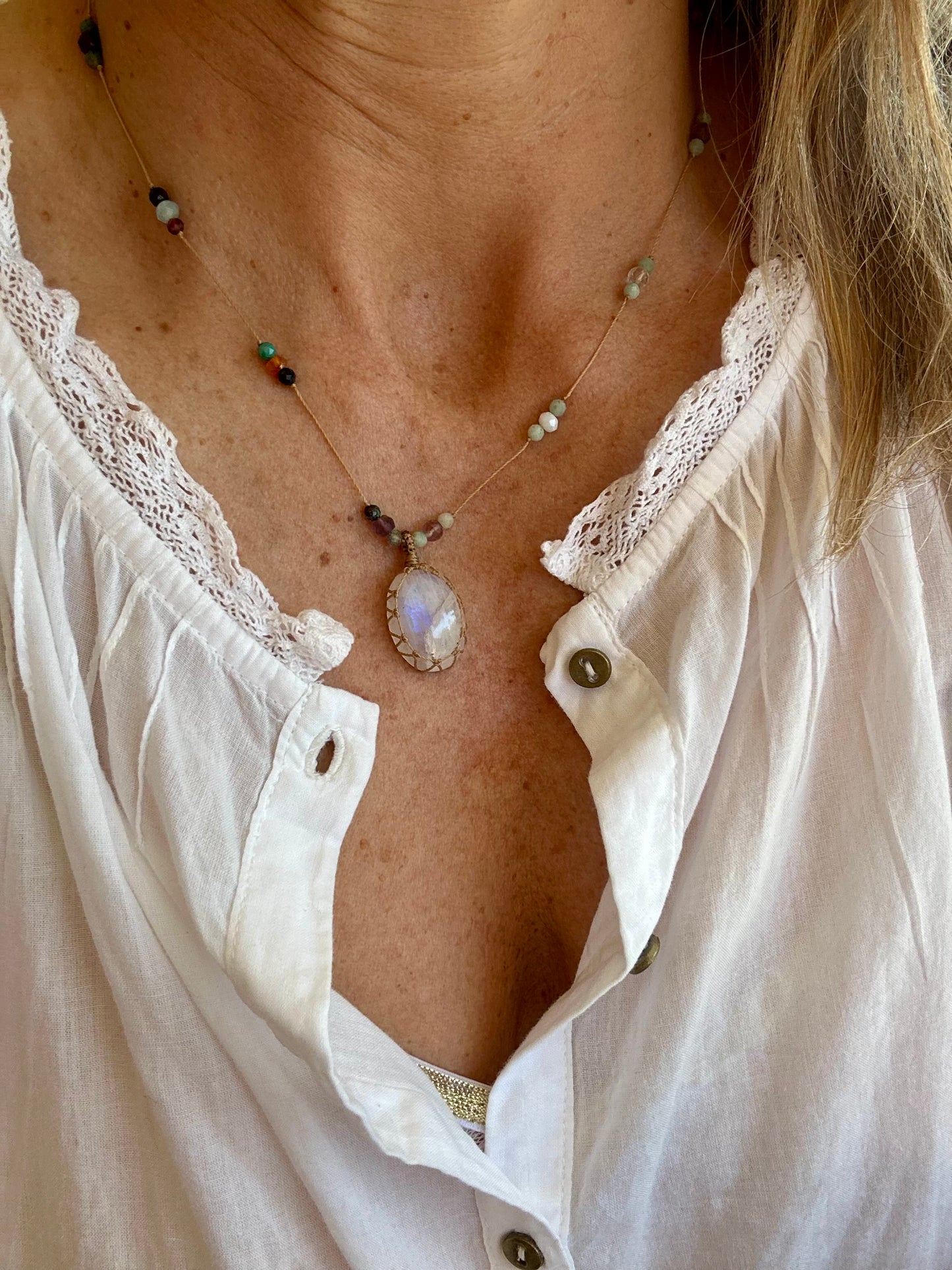 Collier INDIA fil de soie et pierres semi-précieuses