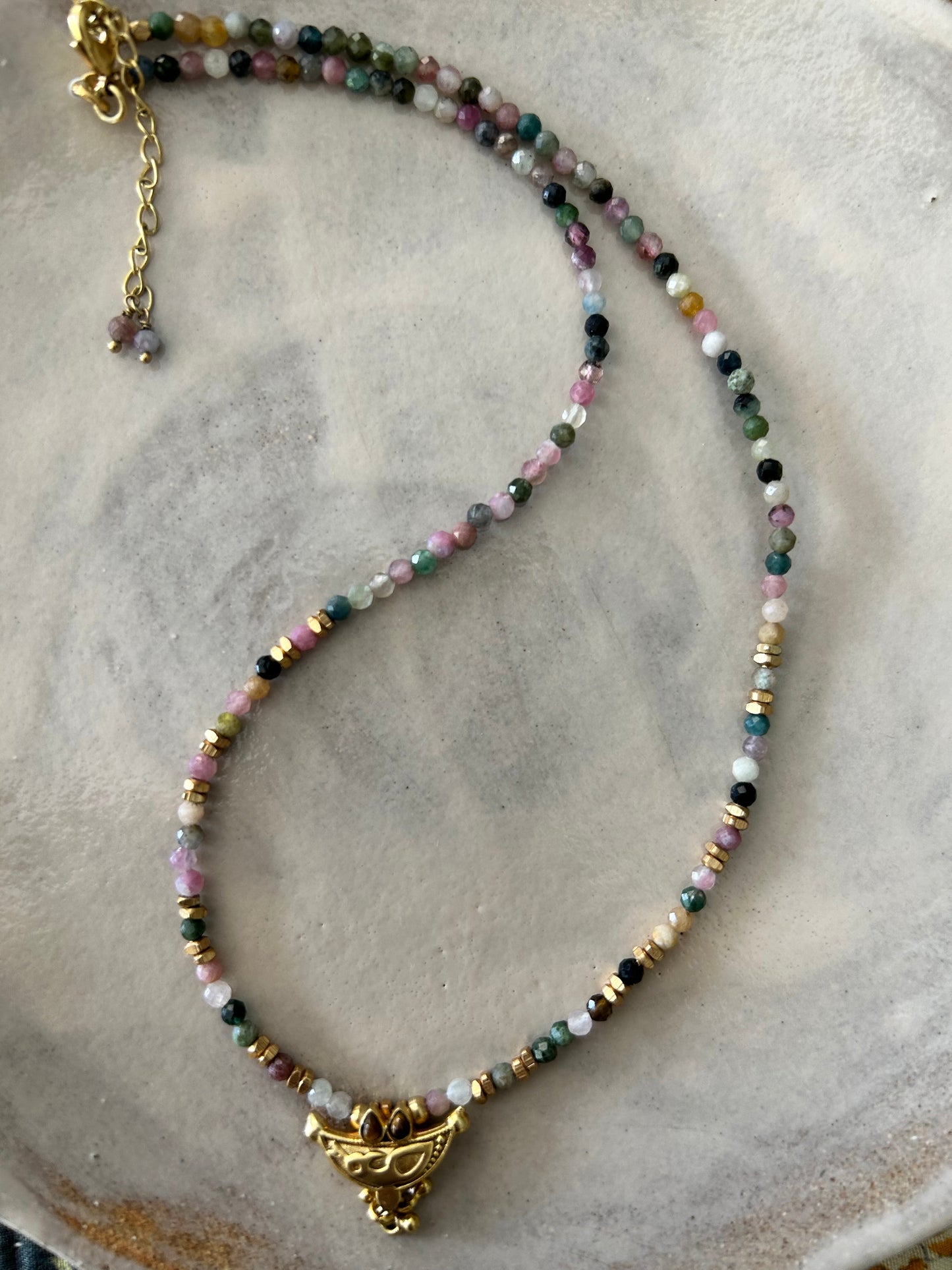Collier Baba pierres semi-précieuses &  pendentif laiton