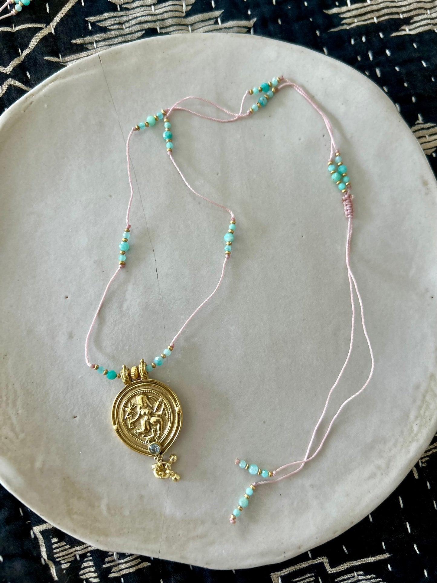 Collier fil de soie NILU