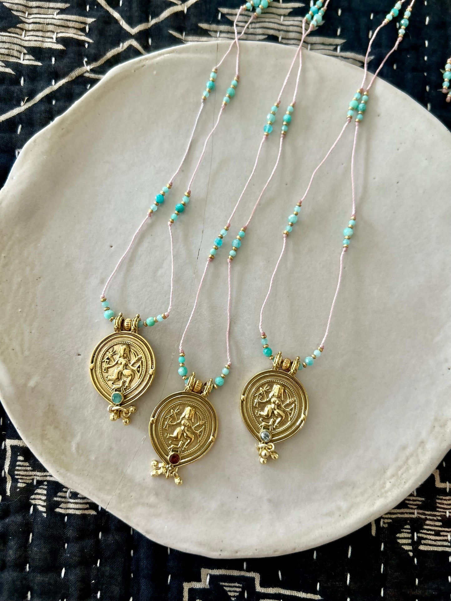 Collier fil de soie NILU