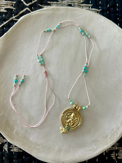 Collier fil de soie NILU
