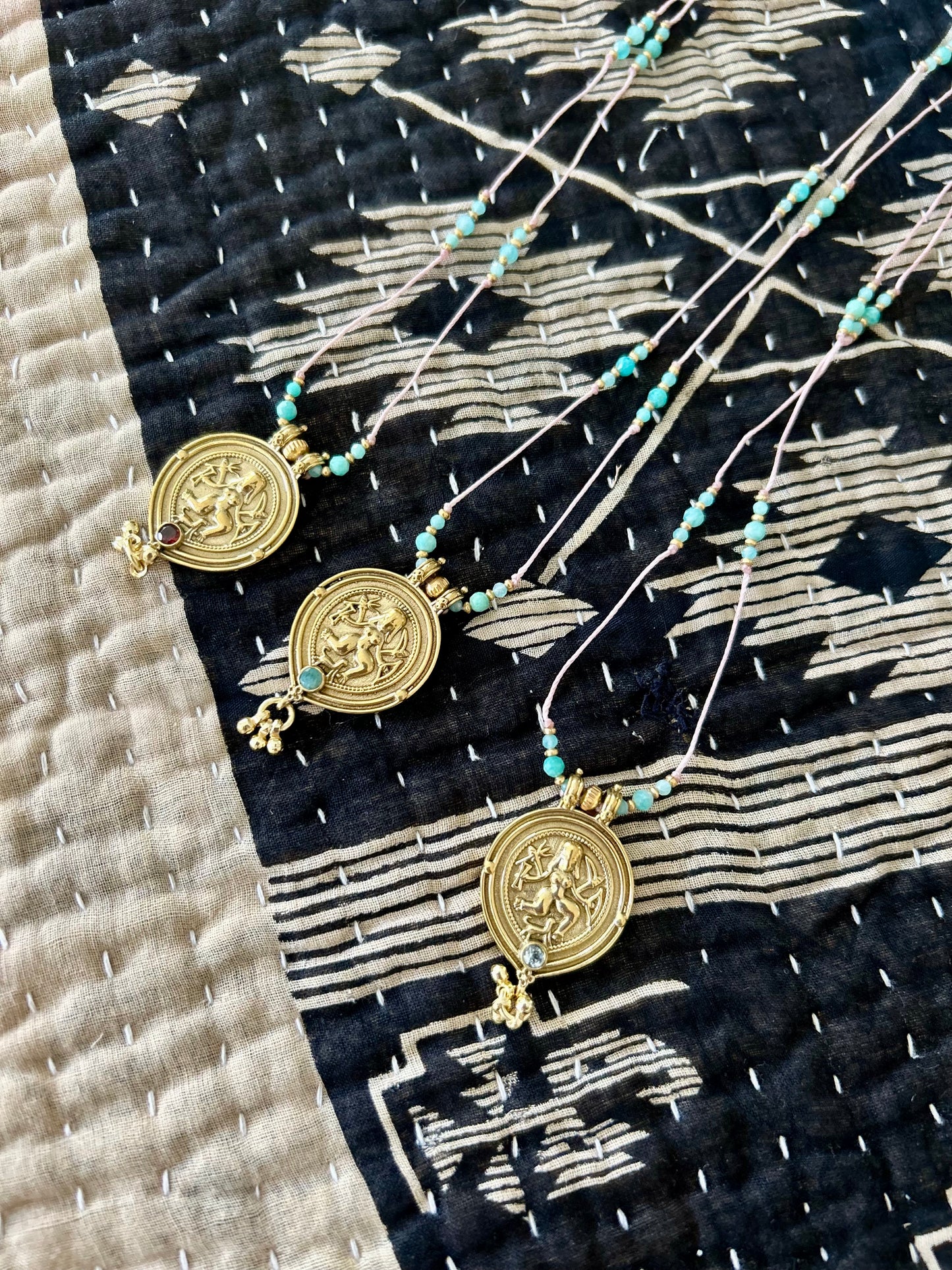 Collier fil de soie NILU