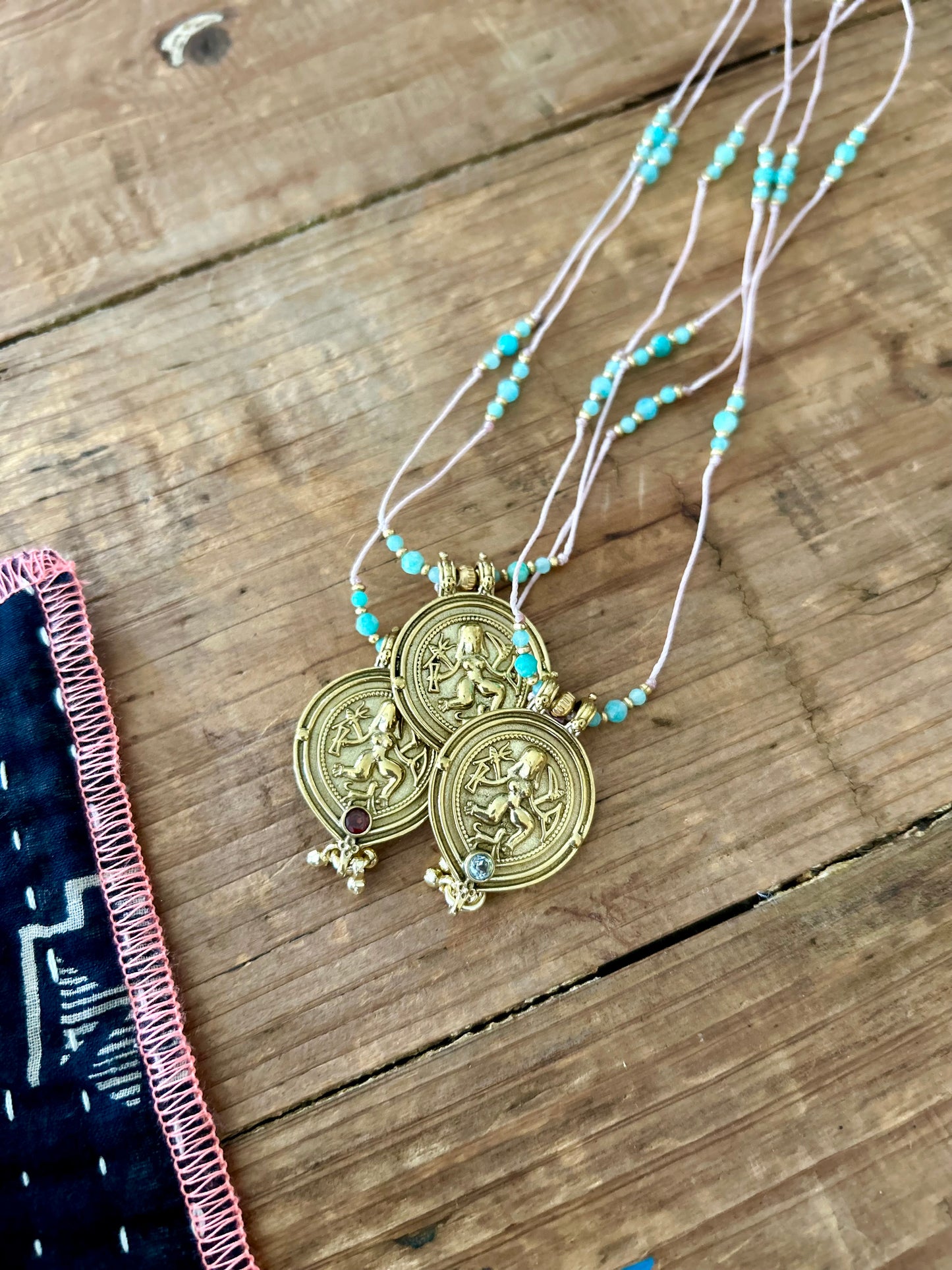 Collier fil de soie NILU