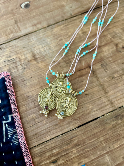 Collier fil de soie NILU