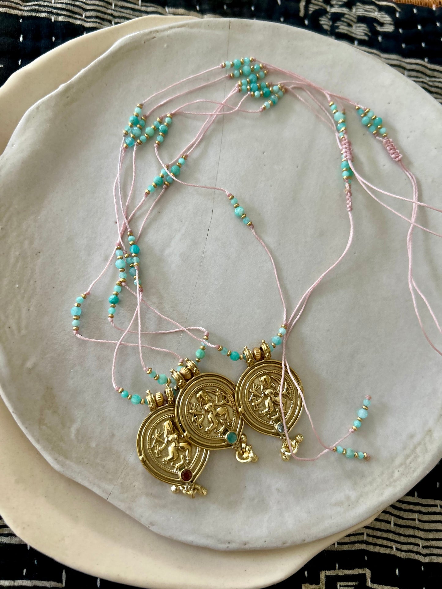 Collier fil de soie NILU