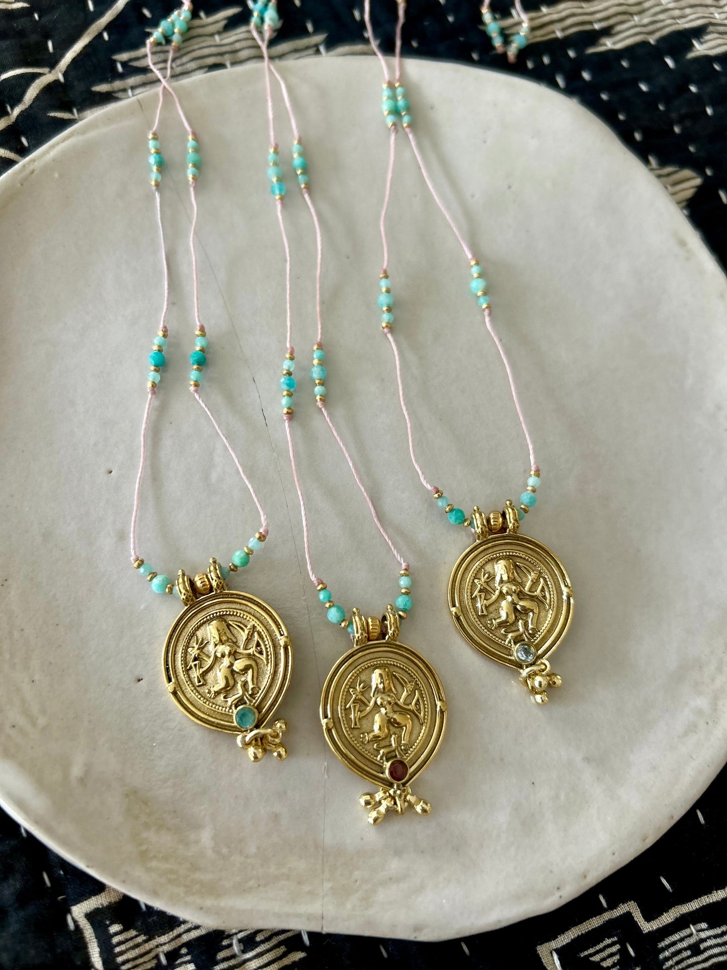 Collier fil de soie NILU